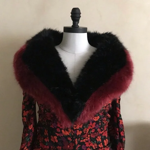 Elegant Black and Red Faux Fur Collar - Picture 2 of 9